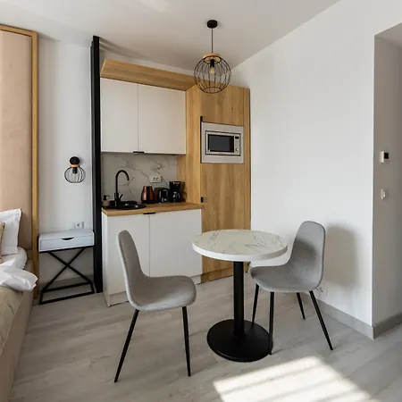 Grey With Free Parking Apartment *